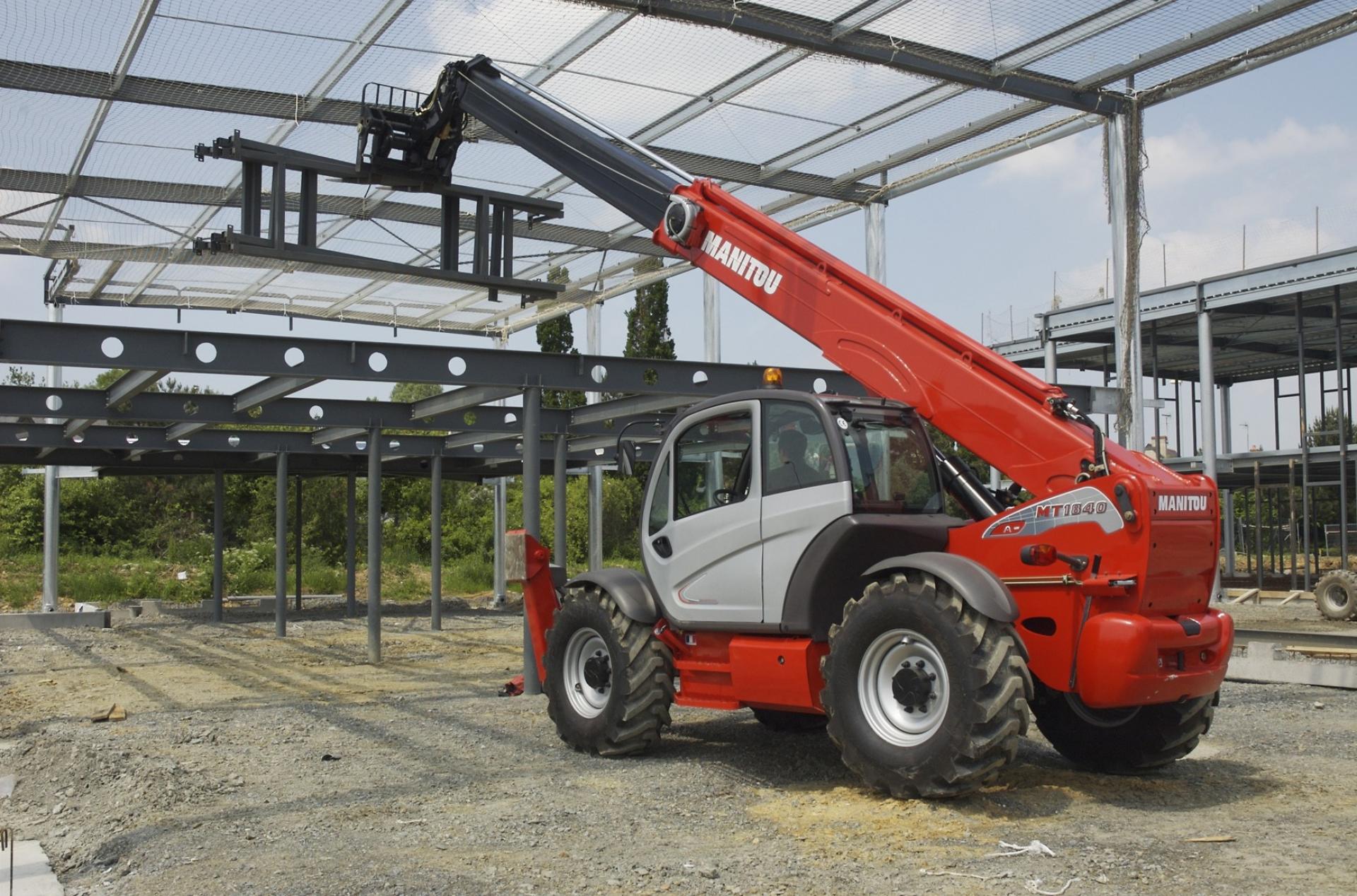 Det nye Stop & Go-system slukker automatisk motoren, når der registreres 30 sekunders inaktivitet, og starter motoren selv, så snart funktioner berøres i kabinen og fra mandskabskurven. Foto: Manitou.