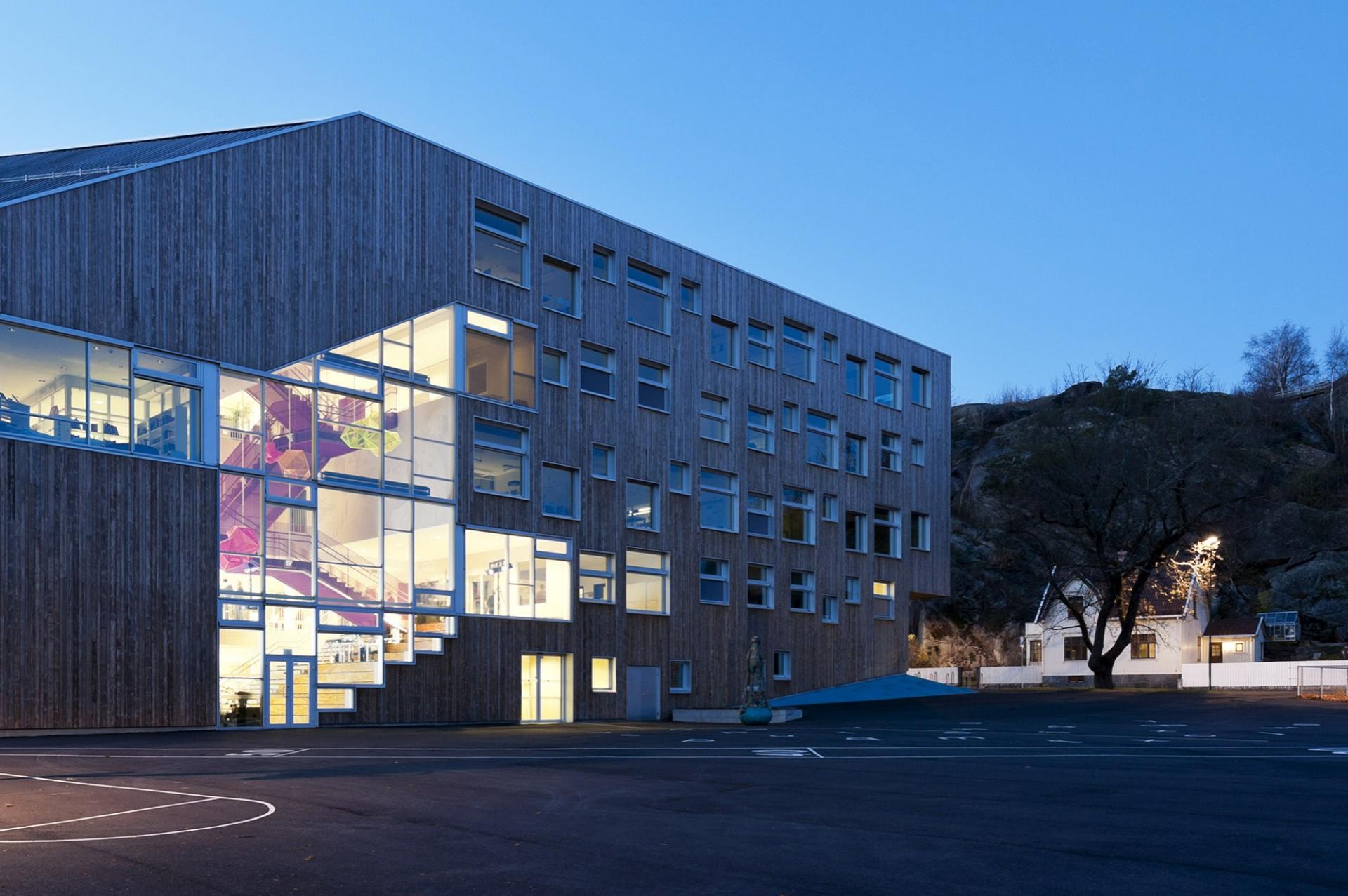 Mesterfjellet Skole i Larvik i Norge bærer også Cebras fingeraftryk. Foto: Mikkel Frost.