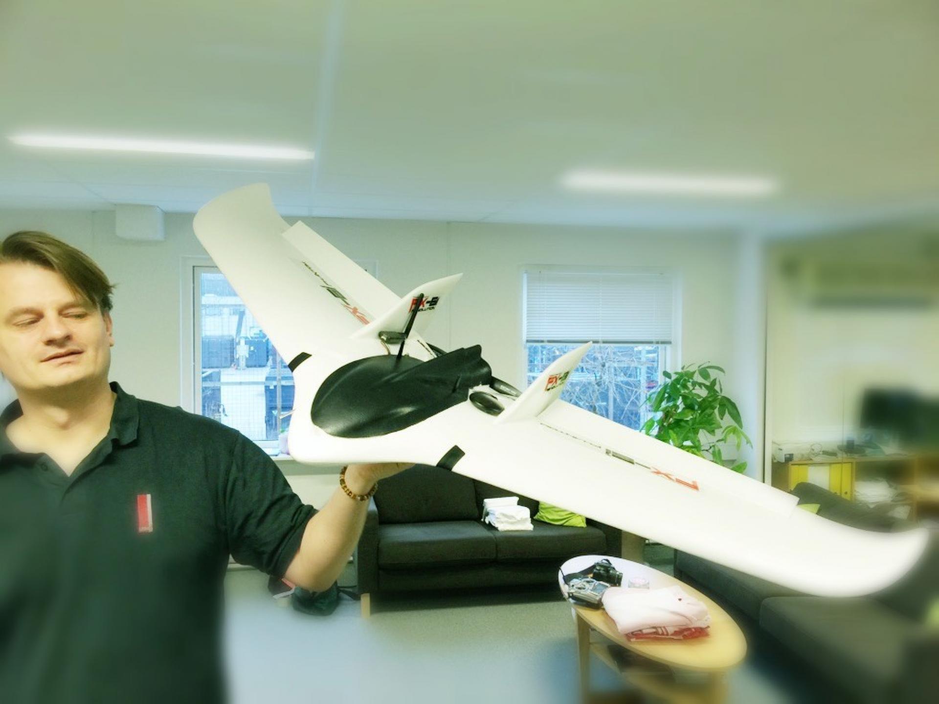 Ifølge Claus Bloch Houmann, salgs- og marketingchef i LE34, gør droneteknologien det muligt at spare mange penge på varmeregningen i dårligt isolerede bygninger. Pressefoto.