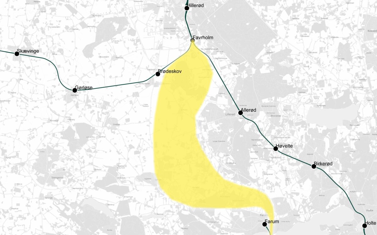 kort der viser, i hvilket område en ny jernbane mellem Farum til Favrholm ved Hillerød kan placeres. Området er farvet med gul og ligner en banan