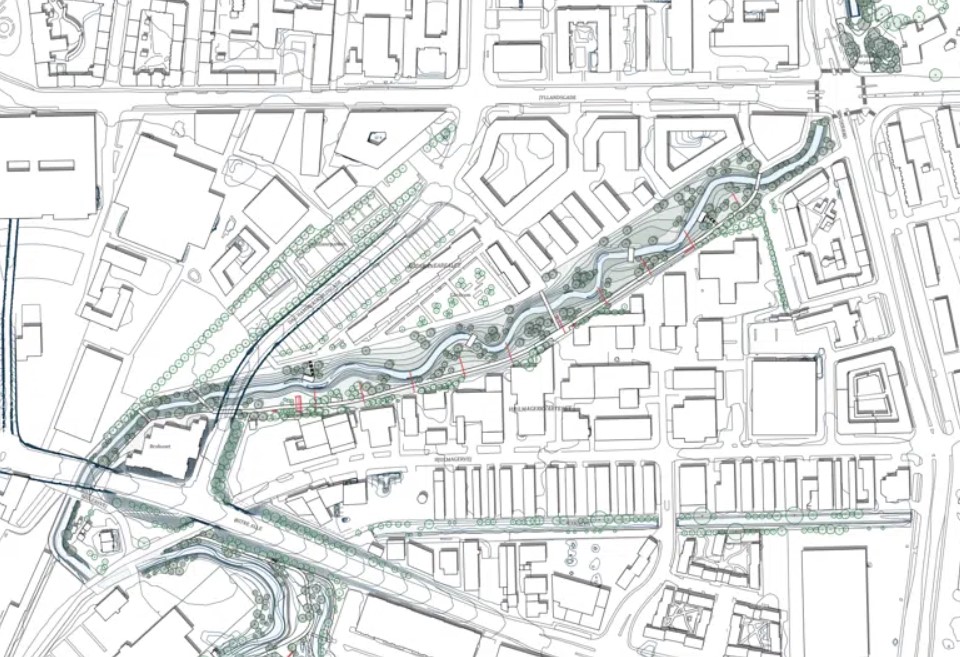 Kortudsnit af det kommende åløb, hvor der er indsat masser af træer, der hvor åen kommer over jorden